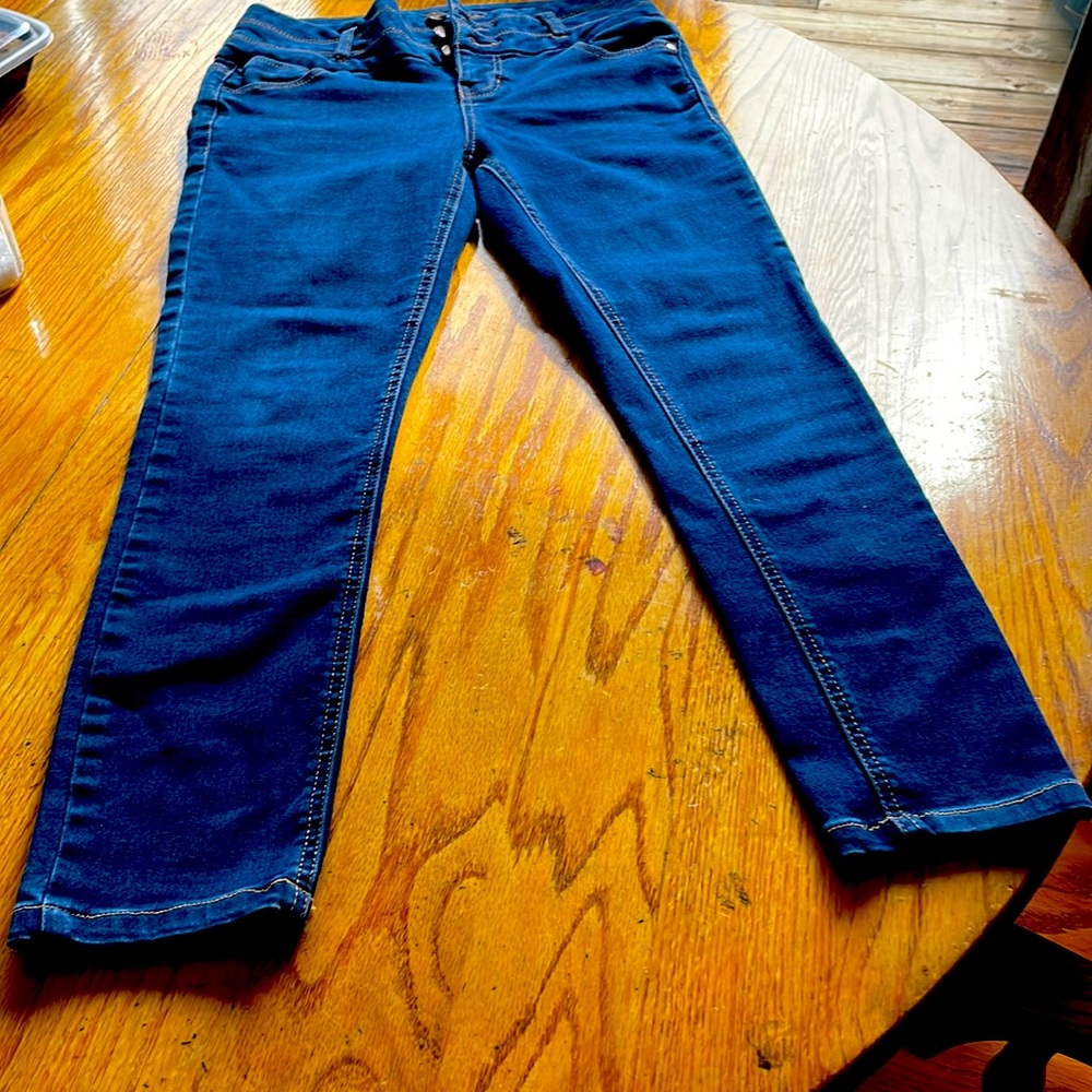 Skinny jeans for a slim figure !